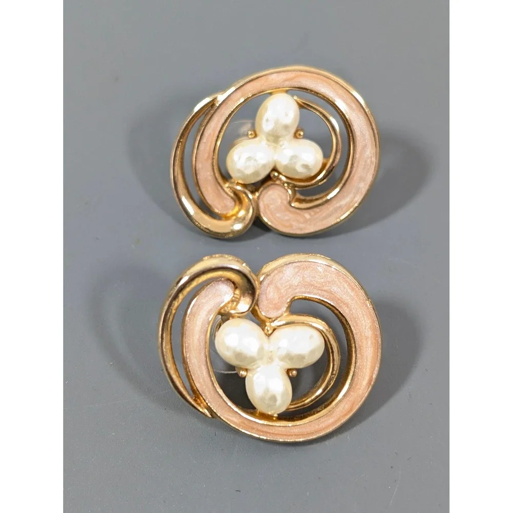 Vintage Avon Island Shell Pierced Earrings Gold‎ Tone Faux Pearl Swirl